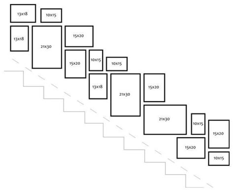 Stairway Gallery Wall Layout, Gallery Wall Layout Stairs, Stairs Photo Wall, Stairway Picture Wall, Staircase Photo Wall, Gallery Wall Ideas Stairs, Foto Scale, Gallery Wall Stairs, Decorating Stairway Walls