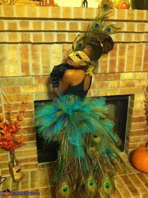 Peacock Halloween Costume, Diy Karneval, Peacock Halloween, Peacock Costume, Costume Works, Holloween Costume, Homemade Costumes, Halloween Costume Contest, Halloween 2015