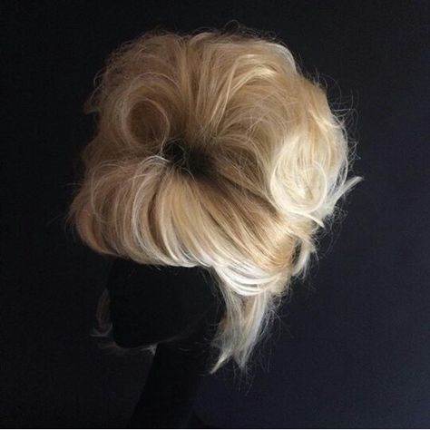 Hair Claims, Drag Hair, Blonde Bun, High Fashion Hair, 90s Hair, Hair Blond, Hollywood Hair, Paper Scraps, Old Fashion Dresses