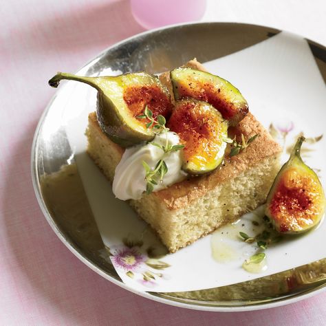 Olive Oil-Thyme Cake with Figs and Black Pepper Healthy Winter Desserts, Cake With Figs, Thyme Cake, Thyme Recipes, Savoury Biscuits, Fig Recipes, Oil Cake, Olive Oil Cake, Winter Desserts