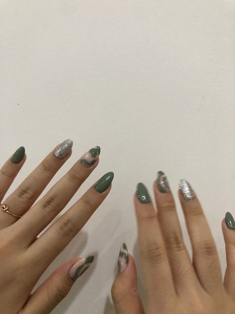 Sage Green Star Nails, Nail Art Green Sage, Yk2 Aesthetic Nails, Sage Green And Silver Nails, Yk2 Nails Aesthetic, Nail Art Sage Green, Nail Art Sage, Sage Green Nail Art, Nail Art Hijau