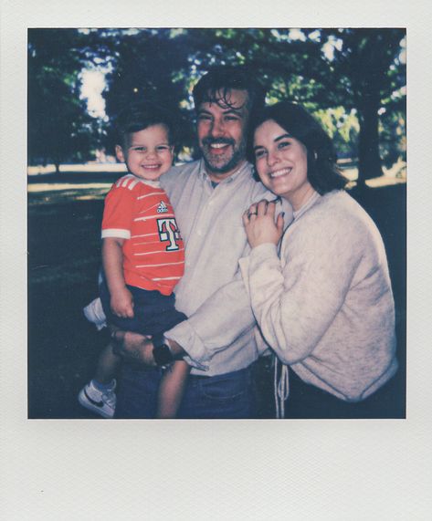 1980 Family Photos, Nostalgic Family Photo, Old Family Photos Aesthetic, Traditional Family Photos, Family Polaroid, Retro Family Photos, Family Photos Fall, Family Archive, Unique Family Photos