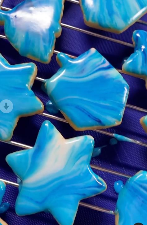 These Mesmerizing Hanukkah Cookies on TikTok Are Coated in a Marbled Vodka Glaze Hannukah Cookies, Jewish Desserts, Hanukkah Cookies, Jake Cohen, Hanukkah Desserts, Hanukkah Traditions, Jewish Holiday Recipes, Holiday Baking List, Recipe Tiktok