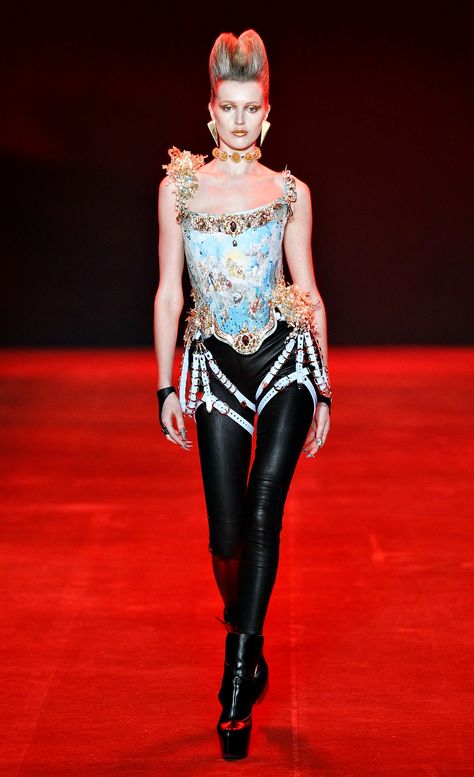 2018 Runway Fashion, Unique Runway Fashion, 2018 Runway, Corset Runway Fashion, Corsets Fashion Runway, New York Fashion Week Runway, Corset Fashion Runway, 2018 Fashion, Runway Corset