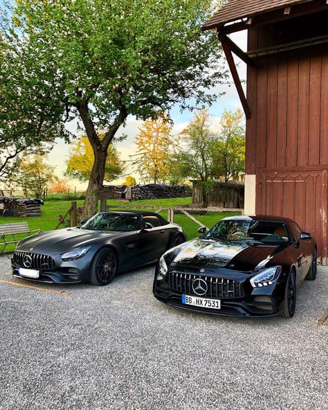 Mercedes-AMG R190 GT Roadster and C190 GT Coupé #mercedes #amg #amggt #amgedition50 #mbdesign #mbhotandcool Bens Car, Mercedes Benz Sports Car, Tmax Yamaha, Mercedes Amg Gt R, Amg Gt, Exotic Sports Cars, 100 Km, Nice Cars, G Wagon