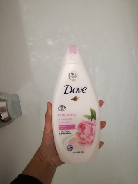 Body Wash Aesthetic, Wash Aesthetic, Dove Beauty, Dove Body Wash, Hygiene Routine, Smell Goods, Bath Products, Beauty Stuff, Body Skin Care Routine