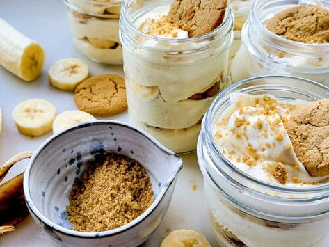 Classic Banana Pudding, Pudding Whipped Cream, Cookies Banana, Vanilla Pudding Recipes, Personal Desserts, Homemade Vanilla Pudding, Gingersnap Cookies, Homemade Banana Pudding, Banana Slices