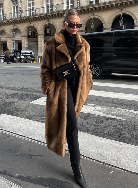 7 Mob Wife Outfits That Capture The Essence Of The Viral Style Coat Fur Outfit, Fur Coat Styling, How To Style A Fur Coat, Styling Fur Coat, Long Fur Coat Outfit Street Style, Vintage Fur Coat Aesthetic, Long Faux Fur Coat Outfit, Winter Outfits Fur Coat, Outfit With Fur Coat