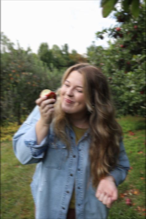 Apple Orchard Photoshoot, Apple Picking Pictures, Apple Orchard Pictures, Orchard Photoshoot, Apple Picking Photos, Apple Orchard Fall, Apple Tree Farm, Senior Year Pictures, Cottagecore Fall