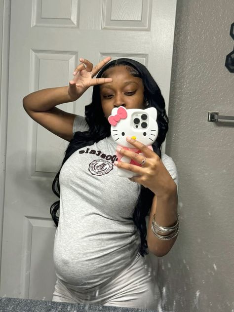 Pregnant Black Couple, Two Braids Hairstyle Black Women, Cute Maternity Style, Maternity Shoot Outfit, Pregnancy Videos, Cute Pregnancy Pictures, 6 Months Pregnant, Moms Best Friend, Pregnancy Goals