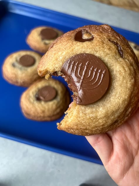 Hanukkah Chocolate Chip Oil Cookies with Gelt Hanukkah Gelt Cookies, Hanukkah Cookies Recipe, Chanukah Desserts, Chanukah Cookies, Hanukkah Dessert Recipes, Hannukah Desserts, Hannukah Cookies, Jewish Cookies, Oil Cookies