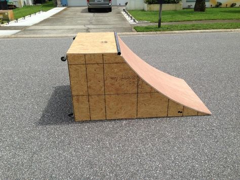 Skateboard ramp Bmx Ramps, Backyard Skatepark, Scooter Ramps, Mini Ramp, Skate Ramps, Skate Ramp, Skateboard Ramps, Ramp Design, Curb Ramp