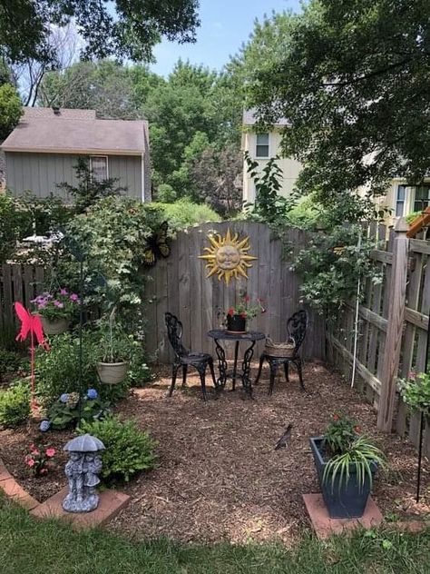 Small Garden Corner, Garden Sitting Areas, Corner Garden, Backyard Inspo, Garden Yard Ideas, Backyard Garden Design, Backyard Makeover, Backyard Patio Designs, Backyard Oasis