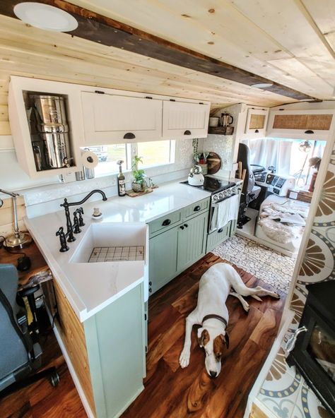 Rolling with Ophelia: Couple's Debt-Free Bus Life Bus Homes, Bus Renovation, Bus Remodel, Skoolie Ideas, Skoolie Life, Bus Tiny House, House Bus, School Bus Tiny House, Skoolie Conversion