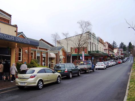 Leura, Australia Quaint town in the Blue Mountains Australian Scenery, Australia Capital, Blue Mountains Australia, Map Pins, Australian Capital Territory, Mountain Photos, Secluded Beach, The Blue Mountains, Blue Mountains