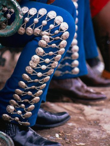 A Mariachi's silver botonadura. Mexican Pie, Mexican Stuff, Mexican History, Mexican Architecture, Ballet Folklorico, Mexican Heritage, Cruise Outfits, Mexican American, Mexican Culture