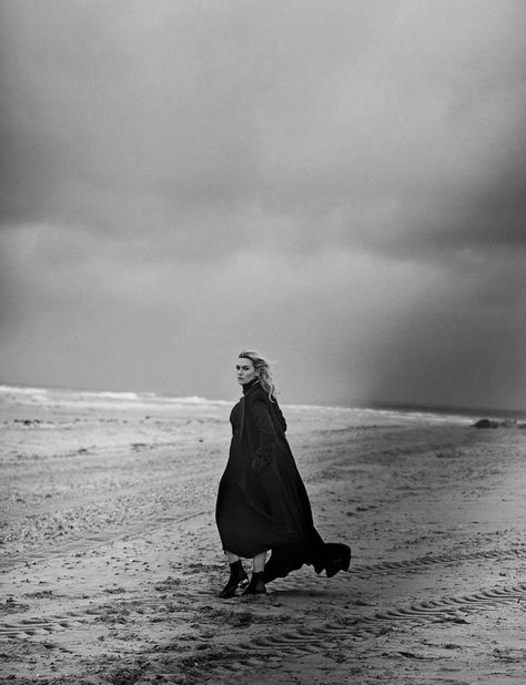 Fashion Photography Editorial Vogue, Viviane Sassen, Editorial Vogue, Stephanie Seymour, Winter Beach, Peter Lindbergh, Beach Shoot, Cafe Coffee, Famous Photographers