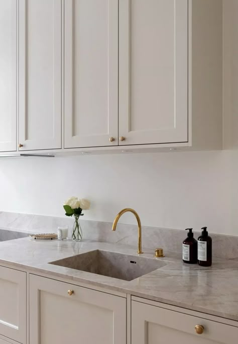 Greige Kitchen, Taupe Kitchen, White Shaker Kitchen Cabinets, Off White Kitchens, Marble Countertops Kitchen, White Shaker Kitchen, Kitchen Wall Cabinets, White Shaker Cabinets, Shaker Kitchen Cabinets