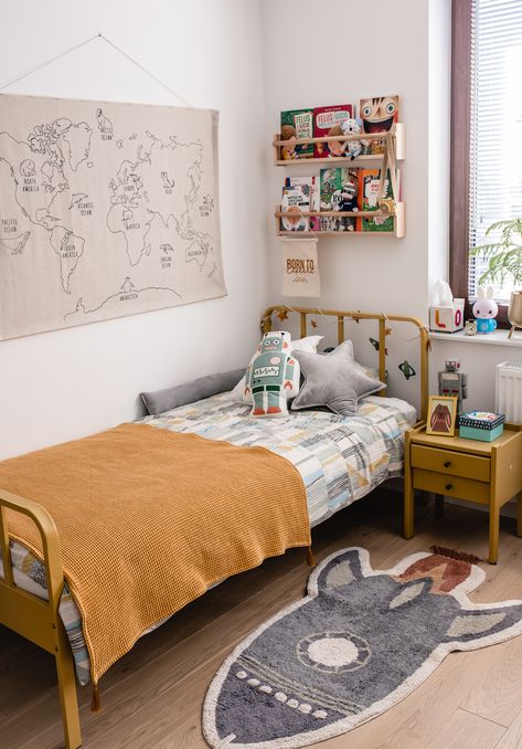 Toddler Room Boy, Retro Boys Room, Scandi Kids Room, Bed Makeover, Vintage Kids Room, Ideas Habitaciones, Toddler Boy Room Decor, Kids Rooms Inspo, Small Kids Room