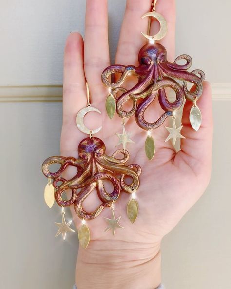 Octopus Earrings Clay, Octopus Earrings, Dragon Earrings, Polymer Jewelry, Clay Art Projects, Funky Jewelry, Clay Flowers, Polymer Clay Projects, Button Earrings