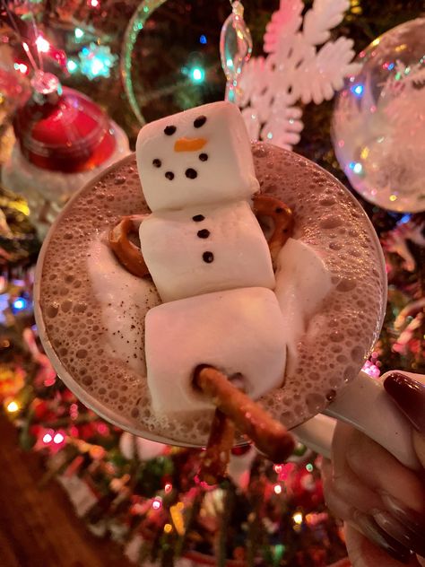 Hot Chocolate Snowman, Snowman Hot Chocolate, Snow Man Marshmallow, Hot Cocoa Snowman And Baileys, Melted Snowman Chocolate, Marshmellow Snowman, Marshmallow Snowman In Hot Chocolate, Hot Chocolate Marshmallows Aesthetic, Marshmallow Snowman