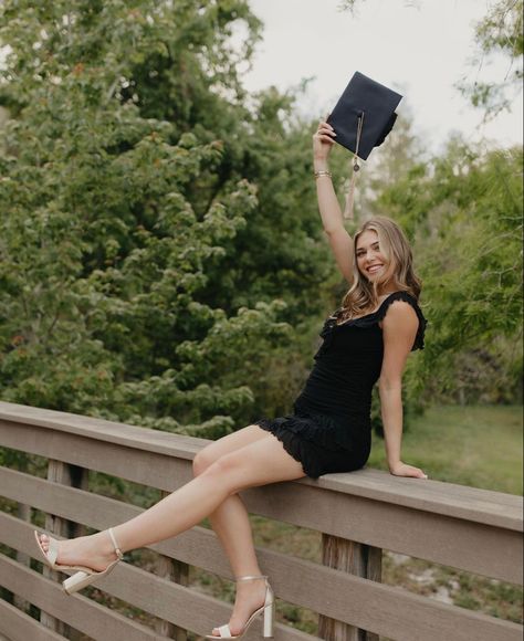 Ucf Grad Photos, Graduation Pictures Ucf, Ucf Graduation Pictures, Pretty Senior Pictures, Nursing Aesthetic, Ucf Graduation, Ucf Grad, Pics Poses, Nursing Graduation Pictures