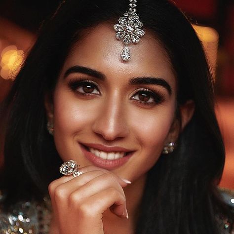 KC Diamonds on Instagram: "Radhika is the epitome of bridal grace in a KC maang tikka at her pre-wedding Sangeet evening. A round solitaire forms the centre, embraced by pear solitaire petals in a blooming flower motif - a composition that only adds to this bride-to-be’s unmistakable, exquisite glow. A striking round solitaire ring, accentuated by a band adorned with shimmering pave diamonds, immortalising the couple’s love into an eternal dance of romance and sparkle.  Kantilal Chhotalal is honoured to have crafted bespoke jewellery for Anant and Radhika’s pre-wedding celebrations in Jamnagar. Collaborating closely with Mrs. Ambani and Radhika, we transformed their visions into timeless heirlooms of love and tradition, each reflecting their individual style and impeccable taste. It has be Diamond Tikka, Diamond Maang Tikka, Maang Tikka, Tika Jewelry, Tikka Designs, Marriage Jewellery, Tikka Jewelry, Round Solitaire Rings, Round Solitaire