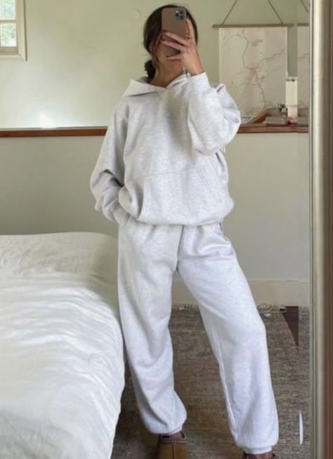 2 Piece Outfits Lounge Hoodie Sweatsuit Sets Oversized Sweatshirt Baggy Fall Fashion Sweatpants with Pockets. #cozyfit #cozyaesthetic #comfy #loungeset #lounge #aesthetic #amazonfinds #bestamazonfinds #greyset #cutesets #outfitideas #fitideas Cute Cozy Winter Outfits Comfy, White Sweat Set Outfit, Wide Leg Sweat Set, Put Together Lounge Wear, Cozy Class Outfits, Outfits Florida Winter, Casual Comfy College Outfits, White Fits Aesthetic, Itgirl Aesthetic Outfits