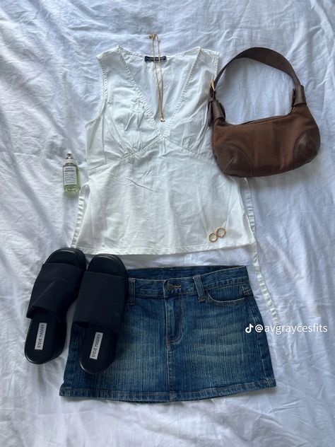 Skirt And White Top, White Tops Outfit, Light Clothes, Skirt Aesthetic, Mini Denim Skirt, White Denim Skirt, 2000s Outfits, Vest Shirt, Denim Mini Skirt