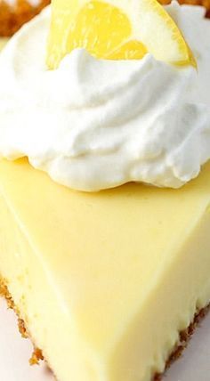 Magnolia Lemon Pie (aka Lemon Icebox Pie) Lemon Icebox Pie, Lemon Pie Recipe, Lemon Cream Pies, Dessert Halloween, Dessert Oreo, Icebox Pie, Whoopie Pie, Sangria Recipe, Lemon Dessert Recipes