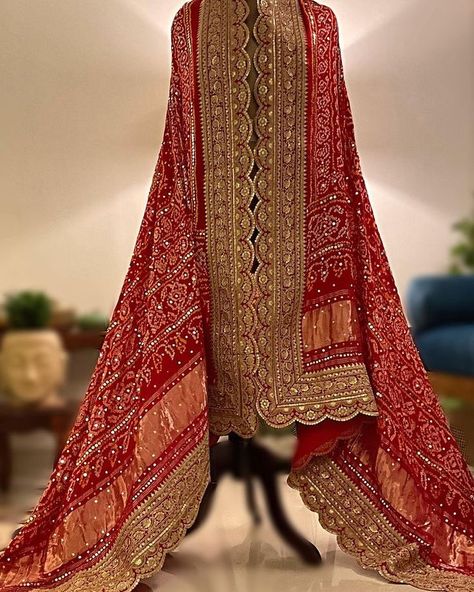 Bridal Chunni, Best Indian Wedding Dresses, Red Bridal Dress, Baby Summer Dresses, New Saree Designs, Lehenga Designs Simple, Indian Bride Outfits, Bridal Lehenga Collection, Velvet Dress Designs