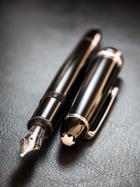 Fountain Pen Aesthetic Vintage, Most Beautiful Handwriting, Fountain Pen Aesthetic, Pen Aesthetic, Pen Stationary, Montblanc Pen, Fine Writing Instruments, Luxury Pens, Beautiful Handwriting