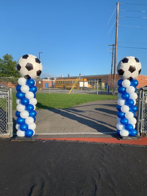 Soccer Senior Night, Soccer Party Decorations, Soccer Decor, Soccer Season, Soccer Party, Senior Night, Balloon Columns, Night Ideas, 10th Birthday