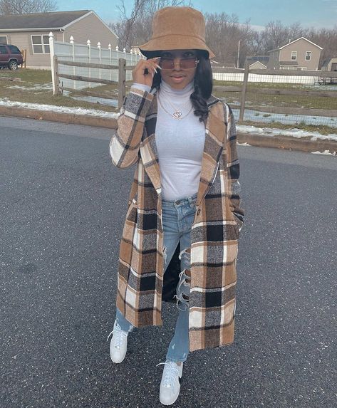 Long Plaid Sweater Outfit, Plaid Long Jacket Outfit, Plaid Blazer Outfit Black Women, Long Plaid Cardigan Outfit, Megan Ashley Styling, Long Flannel Jacket Outfit, Long Plaid Jacket Outfit, Brown Plaid Coat Outfit, Flannel Coat Outfit