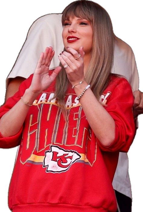 Chiefs Game, Estilo Taylor Swift, Taylor Swift Funny, Travis Kelce, Long Live Taylor Swift, Live Taylor, 10 22, Tracksuit Women, Celebrity Look