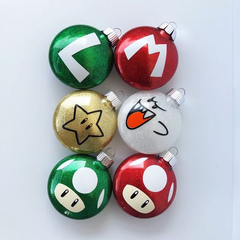 Roblox Ornaments Diy, Diy Super Mario Christmas Ornaments, Mario Xmas Tree, Christmas Spheres Ideas, Diy Mario Ornaments, Super Mario Christmas Ornaments, Super Mario Ornaments Diy, Mario Ornaments Diy, Diy Ornaments Cricut