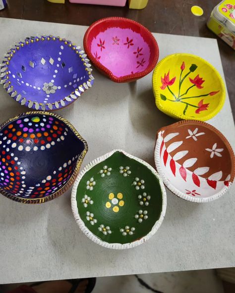 Diya decoration for diwali #craftwithakanksha #craft #artandcraft #artandcraftforkids #diycrafts #diy #navratrivibes #navratri #navratrispecial #newreel #diwali #diwalidecorations #diwalicraft Decoration For Diwali, Diwali Painting, Diya Decoration, Diwali Diya, Diwali Craft, Navratri Special, Diwali Decorations, Diwali, Arts And Crafts