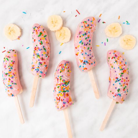 Pink Desserts Recipes, Barbie Night, Banana Popsicles, Banana Pops, Plant Based Yogurt, Kid Foods, Pink Desserts, 2nd Bday Ideas, Pink Banana