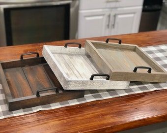 Bathroom Vanity Dimensions, Diy Wood Tray, Grill Caddy, Wooden Tray Decor, Pallet Wood Tray, Diy Trays, Vanity Dimensions, Lodge Style Decorating, Repurposed Wood Projects