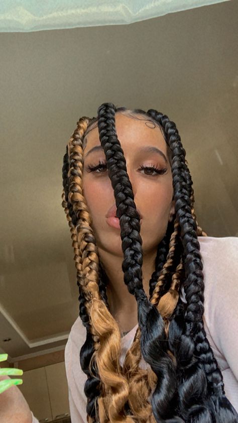 Colored Jumbo Box Braids, Jumbo Braids Color, Jumbo Box Braids Color Ideas, Hairstyles Edges, Future Hairstyles, Colored Box Braids, Hair Styels, Hairstyles Inspiration, Split Dyed Hair