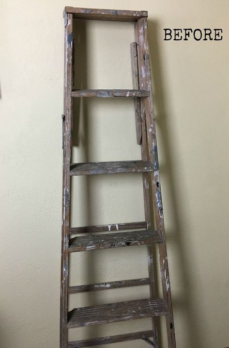 Diy Wooden Projects Rustic Verandah Ideas, Old Wooden Ladder Ideas, Old Ladders Repurposed, Diy Spray Paint Ideas, Antique Vendor Booth, Wooden Ladder Ideas, Old Ladder Decor, Rustic Ladder Decor, Blanket Ladder Ideas