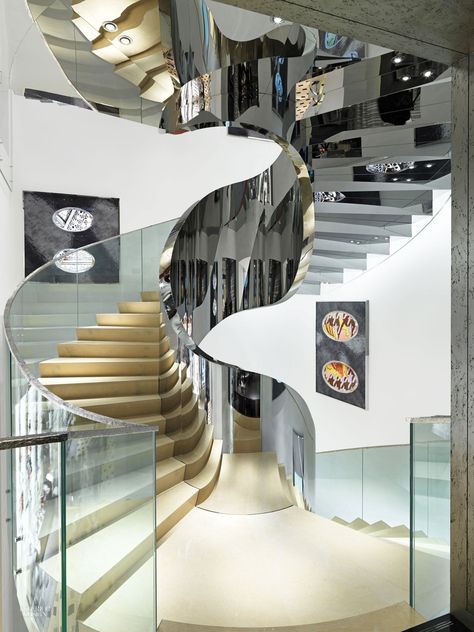 Peter Marino Designs Seoul Mega-Store for Dior Dior Seoul, Staircase Interior Design, Spiral Stair, Lighting Stores, Glass Balustrade, Interior Stairs, Modern Staircase, Interior Design Magazine, Retail Interior