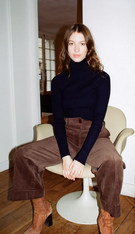 Velvet Pants Outfit, French Style Clothing, Earthy Style, Cool Winter, Fall Winter Outfits, Minimalist Fashion, Autumn Winter Fashion, Chic Outfits, Winter Fashion