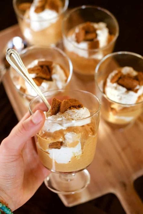 Pumpkin Gingersnap Crunch Parfaits Recipe Pumpkin Parfait Healthy, Light Thanksgiving Desserts, Autumn Food Ideas, Dessert In A Cup, Pumpkin Parfait, Pudding Whipped Cream, Autumn Sweets, Healthy Parfait, Yogurt Pudding