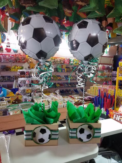 Soccer Centerpieces, Soccer Party Decorations, Soccer Banquet, Kids Sports Party, Soccer Theme Parties, Soccer Decor, Soccer Birthday Parties, Soccer Theme, Football Birthday Party