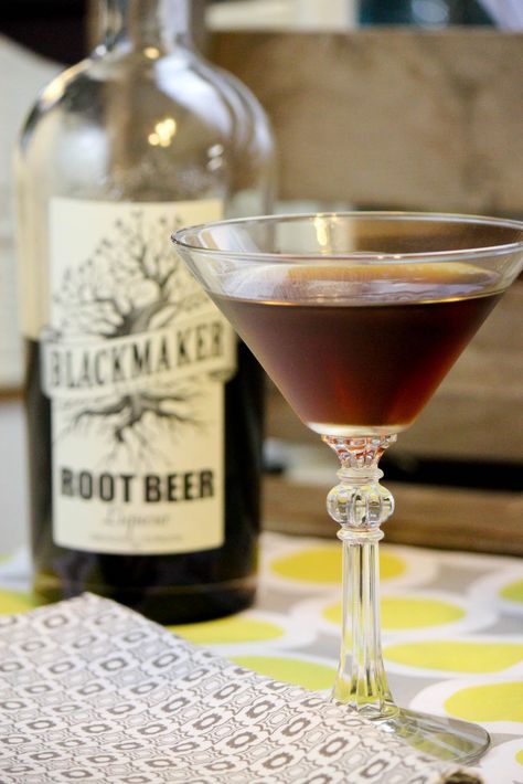 From Dahlias to Doxies: Root Beer for Grown Ups Whipped Cream Vodka, Liquor Recipes, Beer Float, Martini Recipe, Alcoholic Cocktails, Root Beer Float, Martini Recipes, Cocktail Drinks Recipes, Alcohol Drink Recipes