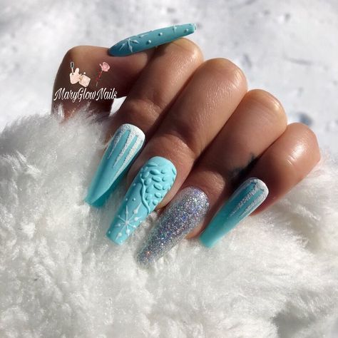 37 Winter Wonderland Nails That'll Make You Feel Frosty Teal Christmas Nails, Teal Winter Nails, Winter Wonderland Nails, Tiffany Blue Nails, Wonderland Nails, The Best Nails, Nail Aesthetic, Teal Christmas, Turquoise Christmas