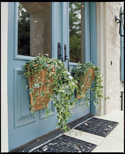 Hang cute baskets of greenery on your front door, and totally impress your guests. Spring Baskets, Front Door Baskets, Door Basket, Spring Flower Arrangements, Spring Basket, Spring Door, Beautiful Doors, Baskets On Wall, Front Door Decor