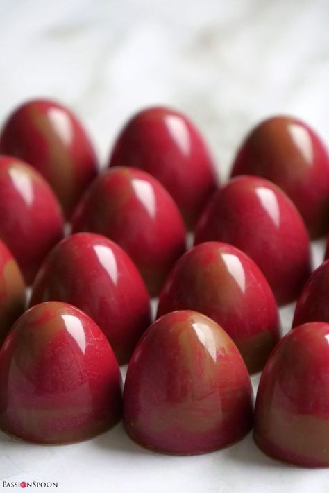 These raspberry cardamom chocolate bonbons are a perfect satisfaction with a creamy raspberry chocolate ganache and milk chocolate cardamom ganache centre and a crisp milk chocolate shell.  #bonbons #chocolate #chocolatecandy #candy #sweets Bonbon Recipe, Raspberry Chocolate Ganache, Bonbons Chocolate, Chocolate Cardamom, Chocolate Bonbons Recipe, Bon Bons Recipe, Raspberry Ganache, Raspberry Chocolate Chip, Milk Chocolate Ganache