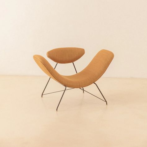 Martin Eisler designed this sculptural armchair in 1955. This piece is considered one of the most iconic armchairs of Brazilian Modern Design. The uniqueness of this armchair lies in several qualities. First, the form itself; provocative, architectural, and ludic, inviting the user to a unique experience: to find yourself different... 1950s Chair, Minimalist Armchair, 1960s Armchair, Iconic Armchairs, Famous Chair, Caned Headboard, Armchair Design, Furniture Designer, Storage Ottoman